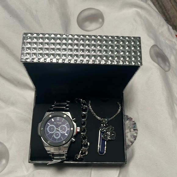 Ed Hardy Watch, Bracelet, Necklace set!! - Picture 3 of 5